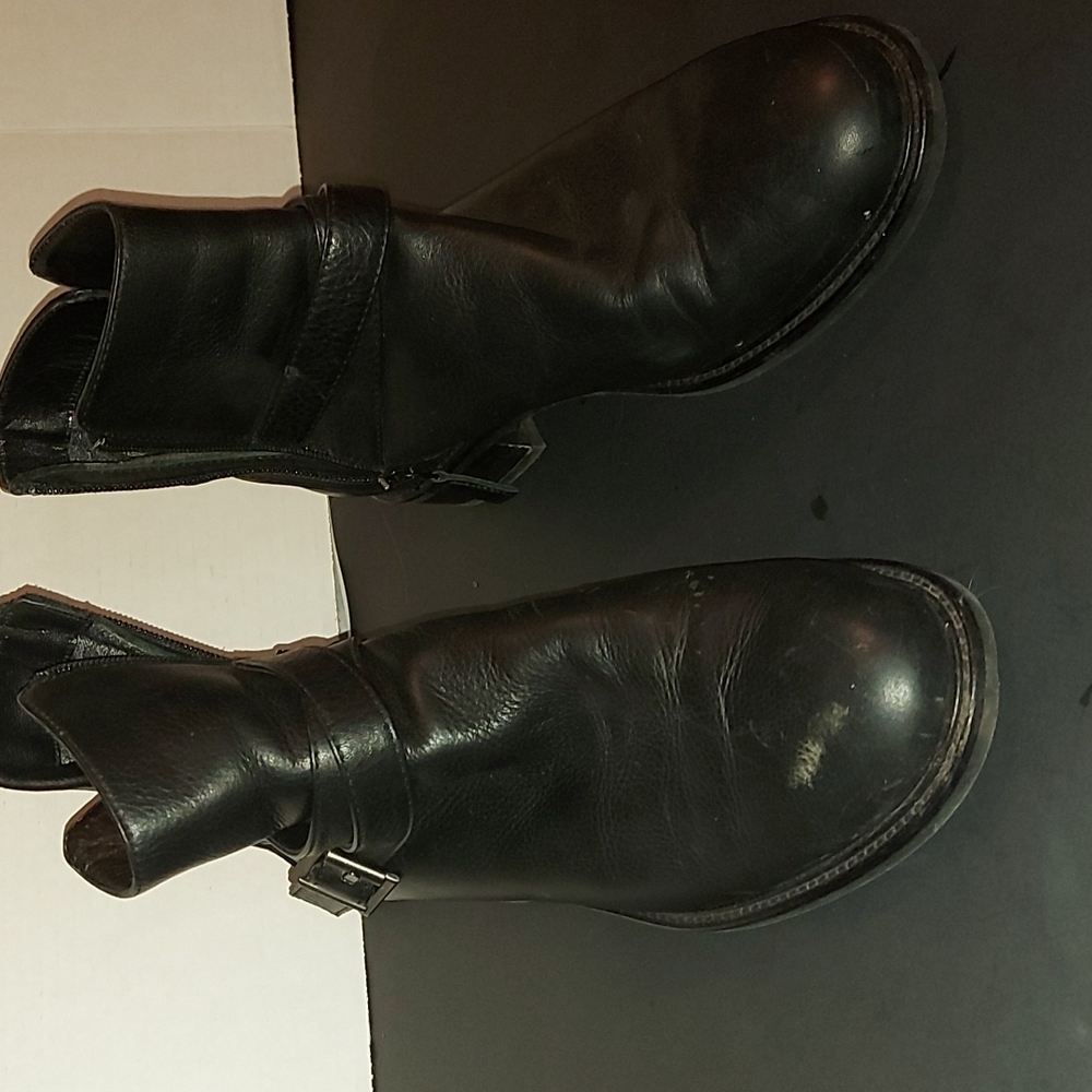 Aquatalia boots, black leather,  size 11 , fits small, made Italy,  narrow wide.